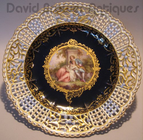Meissen reticulated plate with Watteau scene